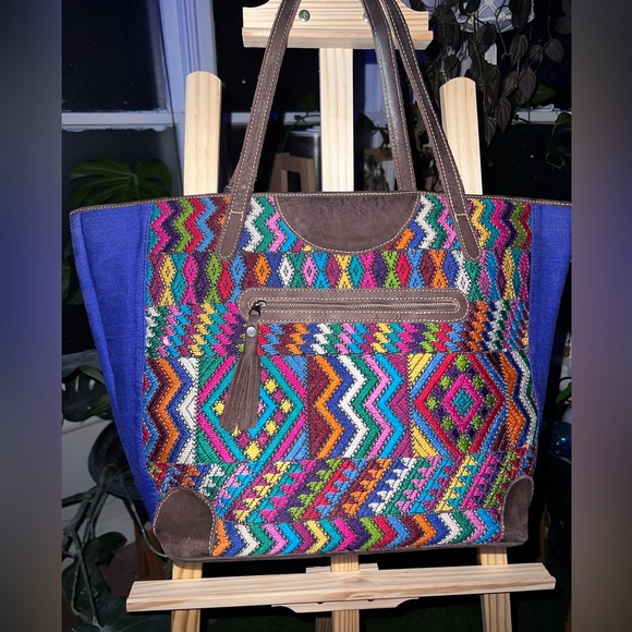 Arloom | Handmade in Guatemala Leather Large Tote Bag - Picture 4 of 16